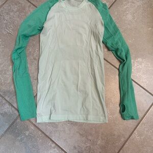 Lululemon Athletica Mint and Teal Long Sleeve Top